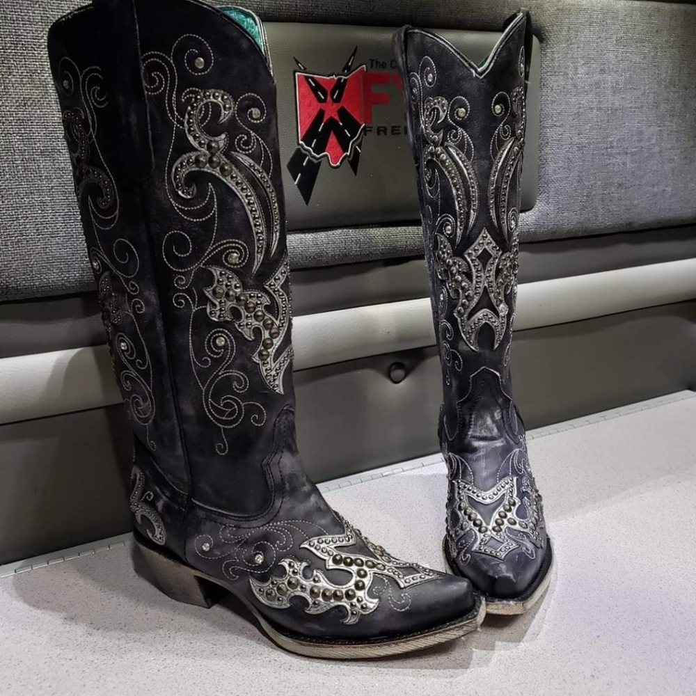 Corral woman size 8 barley worn